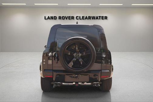 2026 Land Rover Defender P500 X-Dynamic SE