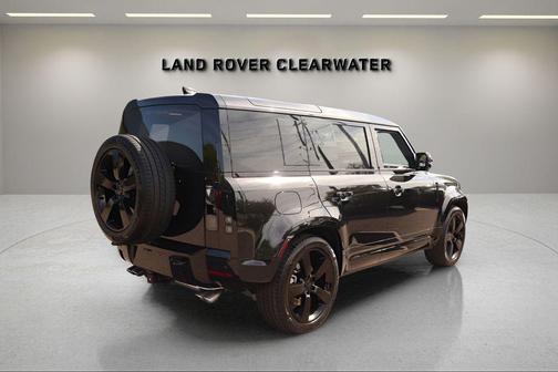 2026 Land Rover Defender P500 X-Dynamic SE