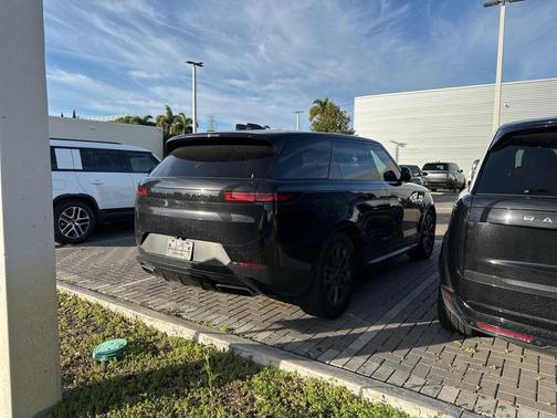 2024 Land Rover Range Rover Sport SE