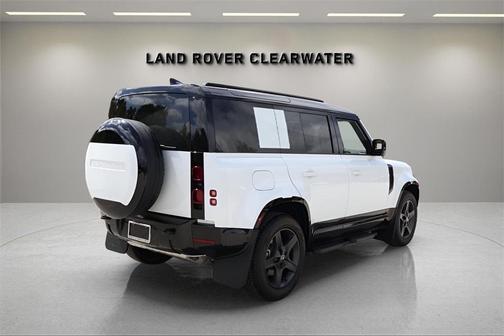 2025 Land Rover Defender P400 X-Dynamic SE