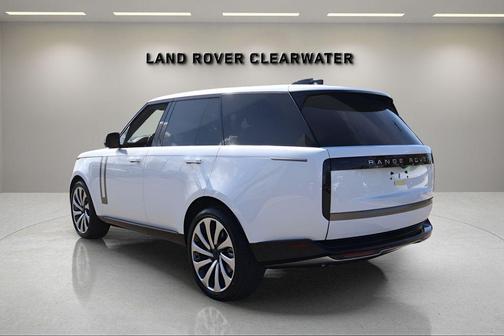 2026 Land Rover Range Rover P530 SE