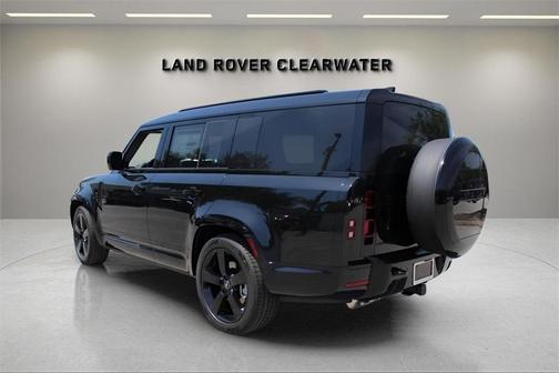 2025 Land Rover Defender P400 X-Dynamic SE