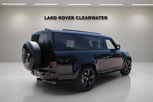 2025 Land Rover Defender P400 X-Dynamic SE
