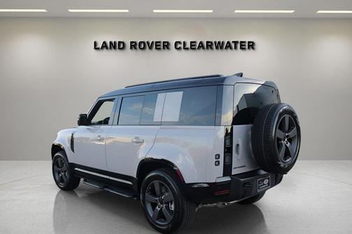2026 Land Rover Defender 110 X-Dynamic SE