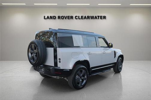 2026 Land Rover Defender 110 X-Dynamic SE
