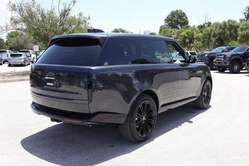 2025 Land Rover Range Rover P530 SE
