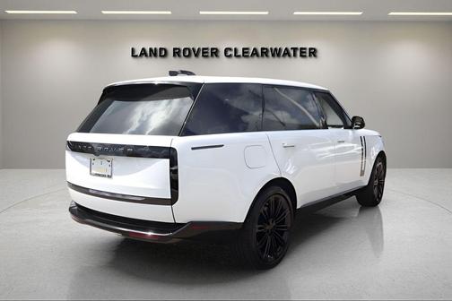 Fuji White 2026 Land Rover Range Rover P530 SE 7 Seat
