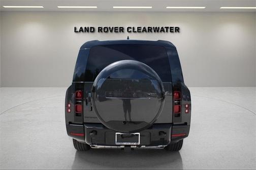 2025 Land Rover Defender P400 X-Dynamic SE