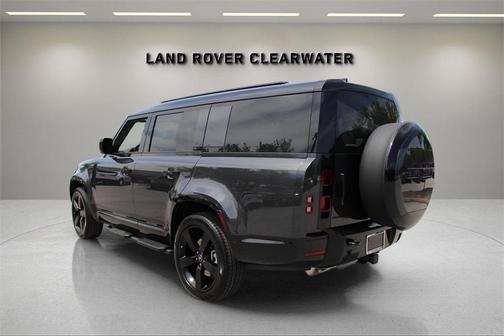 2025 Land Rover Defender P400 X-Dynamic SE