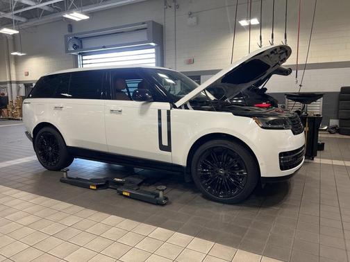 2024 Land Rover Range Rover P400 SE