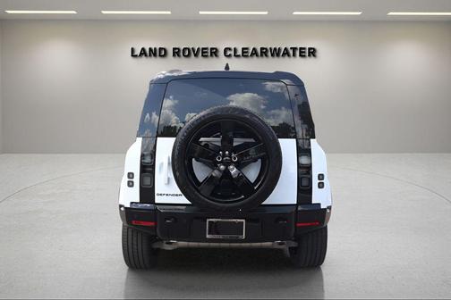 Fuji White 2026 Land Rover Defender P400 X-Dynamic SE