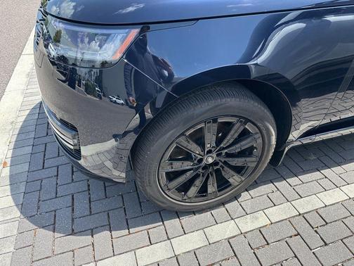 Constellation Blue In Gloss Finish 2025 Land Rover Range Rover P550e SE