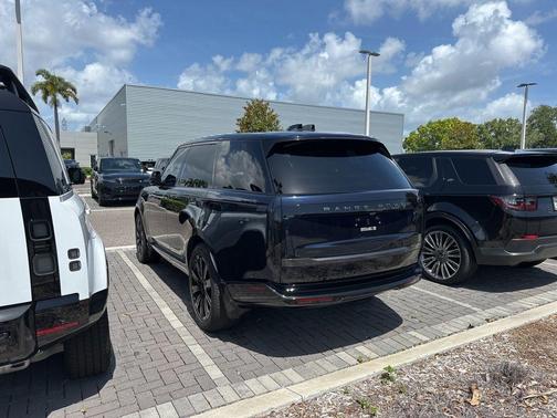 Constellation Blue In Gloss Finish 2025 Land Rover Range Rover P550e SE