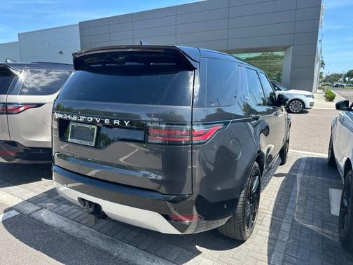 Carpathian Grey 2024 Land Rover Discovery P360 Metropolitan Edition