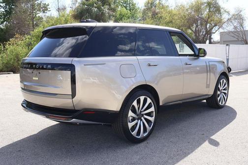2026 Land Rover Range Rover P530 SE