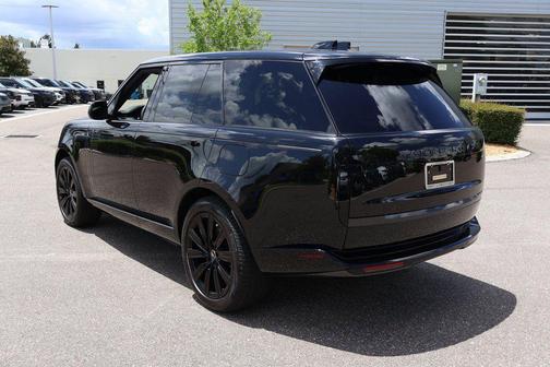 2025 Land Rover Range Rover P550e SE