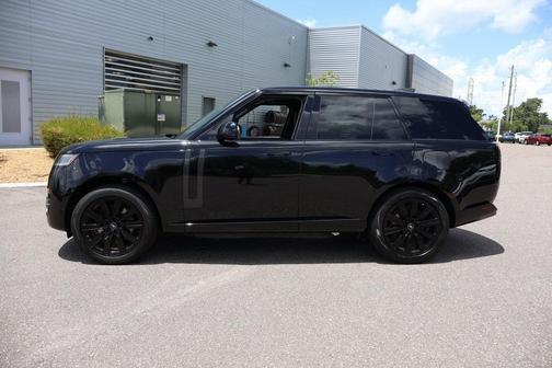 2025 Land Rover Range Rover P550e SE