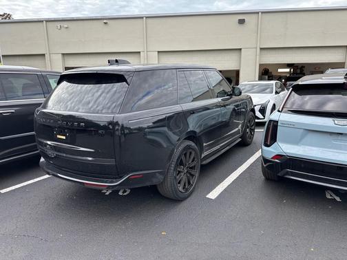 2025 Land Rover Range Rover P400 SE