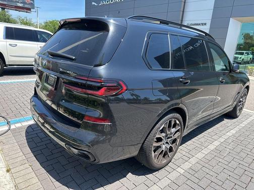 Black Sapphire Metallic 2024 BMW X7 xDrive40i
