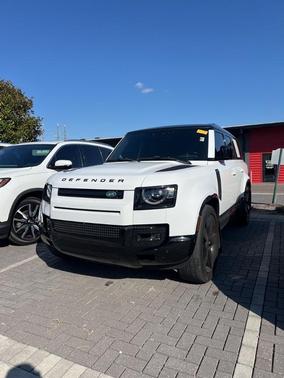 2024 Land Rover Defender P400 X-Dynamic SE