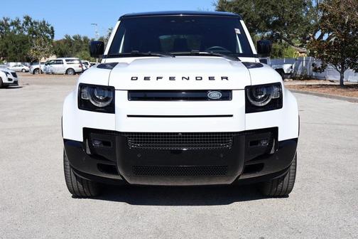 2024 Land Rover Defender P400 X-Dynamic SE