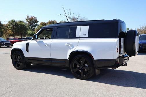 2024 Land Rover Defender P400 X-Dynamic SE