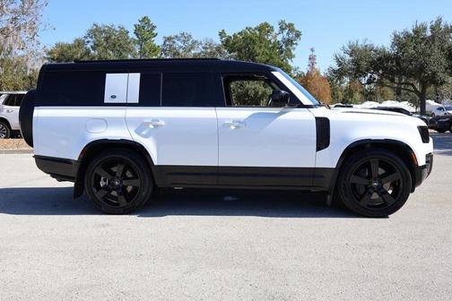 2024 Land Rover Defender P400 X-Dynamic SE