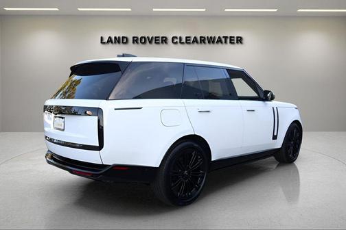 2025 Land Rover Range Rover P530 SE