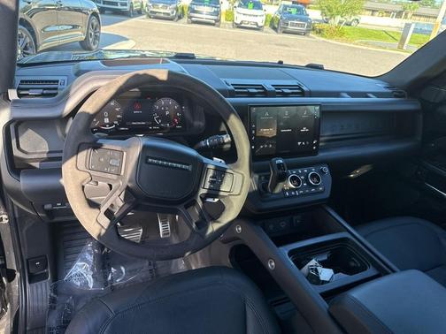 2023 Land Rover Defender 110 V8