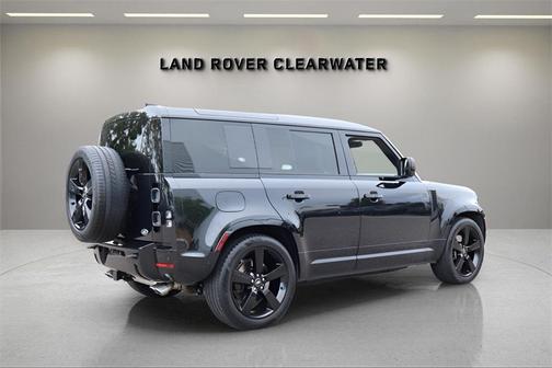 2023 Land Rover Defender 110 V8