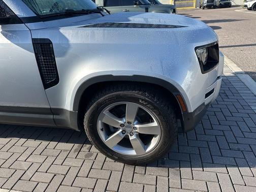 Hakuba Silver 2024 Land Rover Defender P300