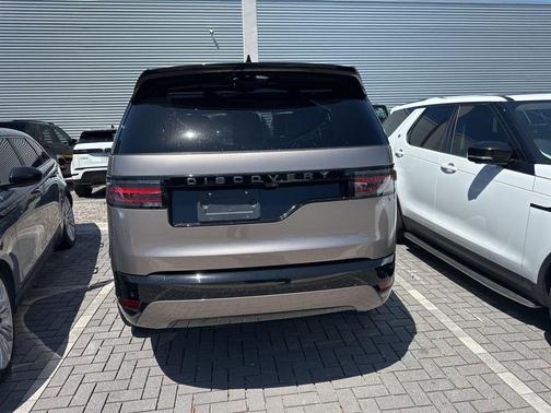Lantau Bronze 2025 Land Rover Discovery P360 Dynamic SE