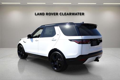 Fuji White 2026 Land Rover Discovery Dynamic SE