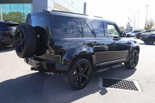 2026 Land Rover Defender 110 X-Dynamic SE