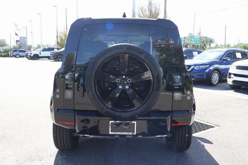 2026 Land Rover Defender 110 X-Dynamic SE