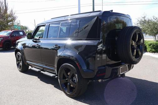 2026 Land Rover Defender 110 X-Dynamic SE