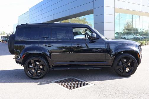 2026 Land Rover Defender 110 X-Dynamic SE