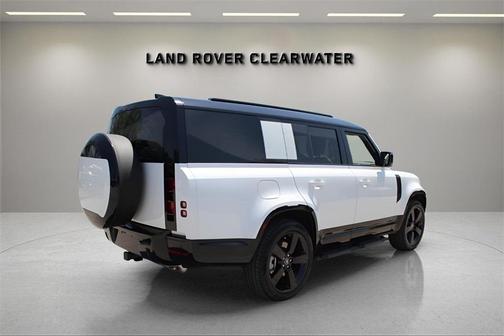 2025 Land Rover Defender P400 X-Dynamic SE