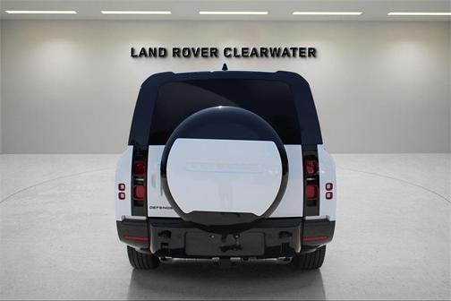 2025 Land Rover Defender P400 X-Dynamic SE