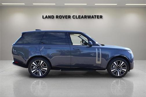 2026 Land Rover Range Rover P550e SE