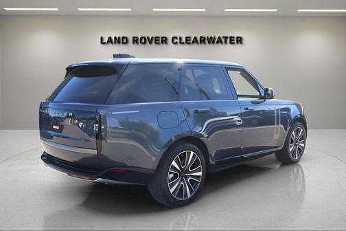 2026 Land Rover Range Rover P550e SE