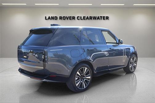 2026 Land Rover Range Rover P550e SE