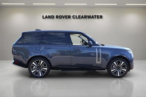 2026 Land Rover Range Rover P550e SE