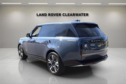 2026 Land Rover Range Rover P550e SE