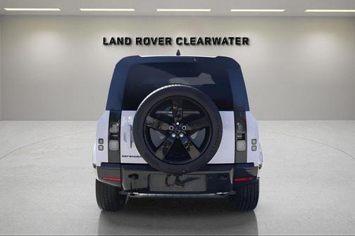 2026 Land Rover Defender 110 X-Dynamic SE