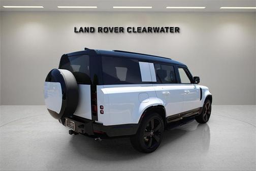 2025 Land Rover Defender P400 X-Dynamic SE