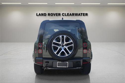 2026 Land Rover Defender 110 X-Dynamic SE