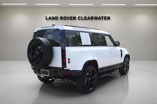 2025 Land Rover Defender P400 X-Dynamic SE
