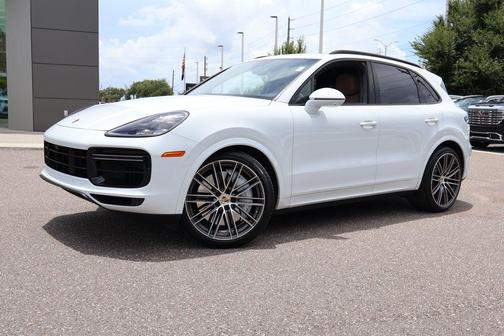Carrara White Metallic 2023 Porsche Cayenne Turbo