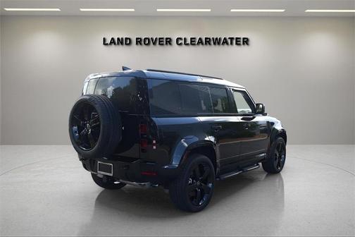 2025 Land Rover Defender P400 X-Dynamic SE